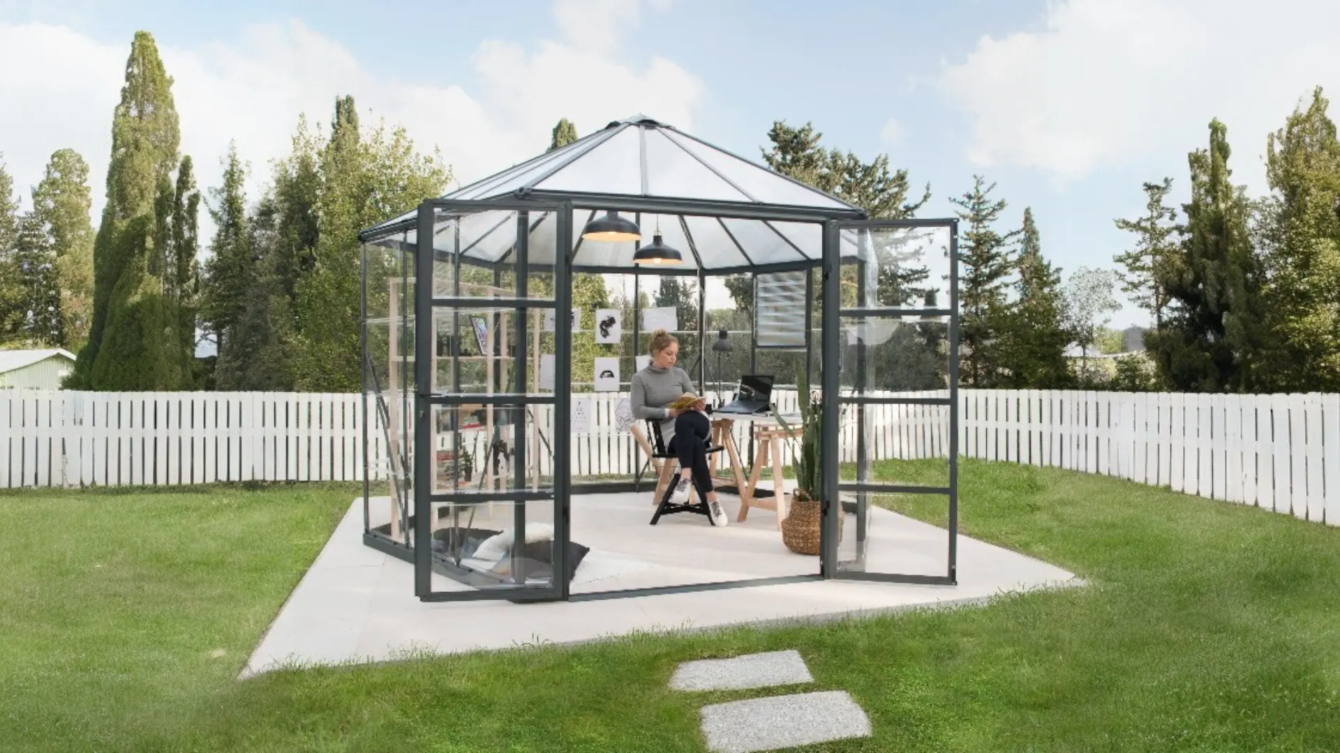 Hexagon shaped greenhouse